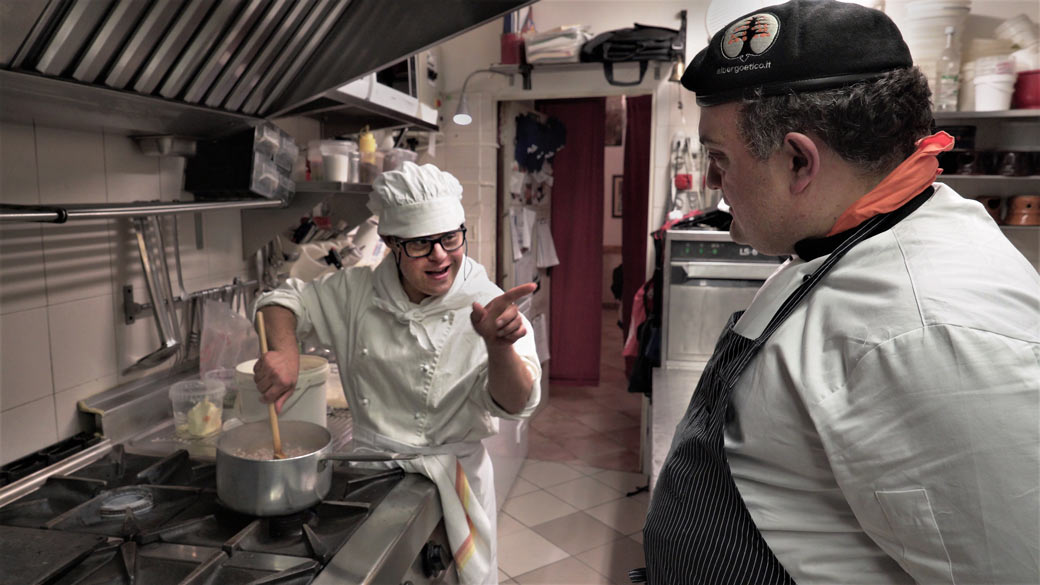 Chef Antonio De Benedetto with an apprentice in the kitchen at Tacabanda (Photo from the film "La rivoluzione del coltello")