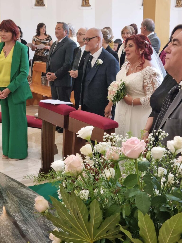 Due sposi durante la cerimonia di matrimonio