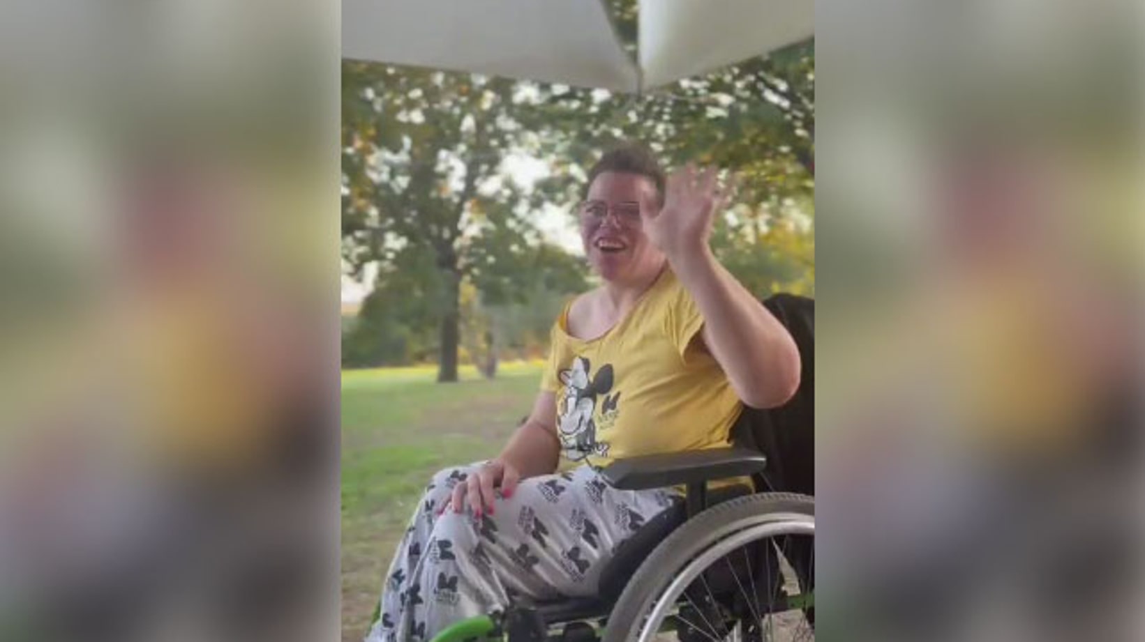 Persona con disabilità in un parco
